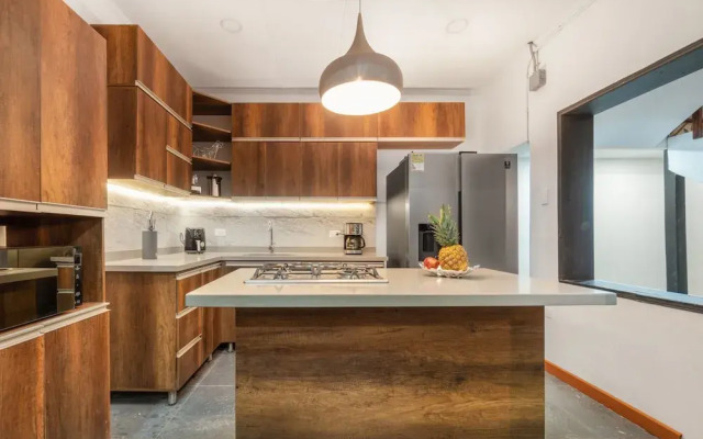 Casa Madera Parque Lleras by HOUSY HOST