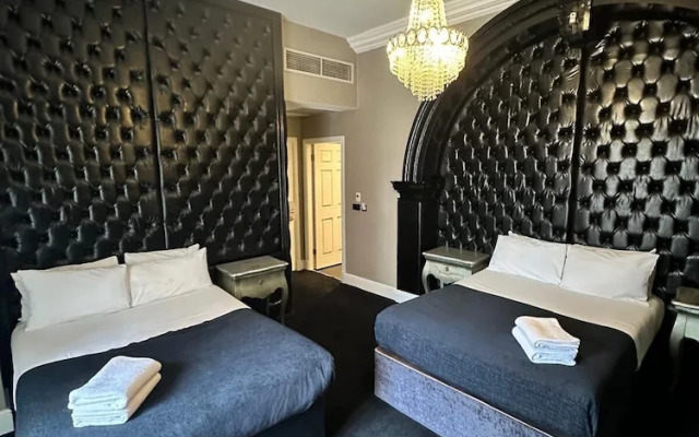 White Star Line Hotel