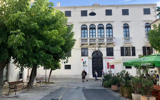 Pri piratski mački - At the pirate cat - Dal gatto pirata