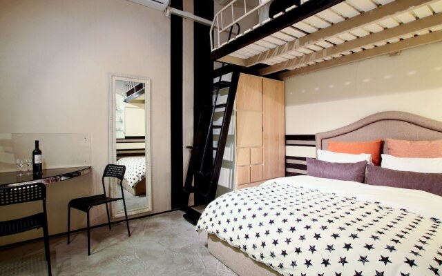 Classic Studio Apt In Heart Of Tel Aviv