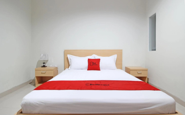 RedDoorz near AMIKOM Yogyakarta – Guest Rooms – Sleman