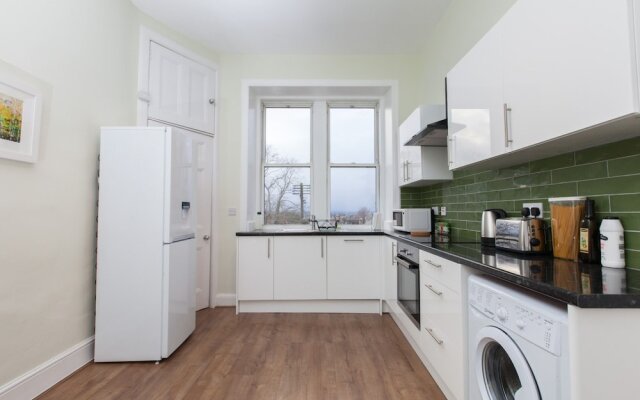 Spacious 2-br Flat for 4 in Morningside
