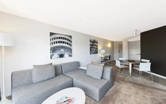Astra Apartments - The Griffin