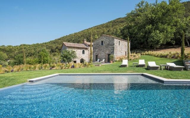 Luxury Villa Inside a Splendid Estate-villa Piuma