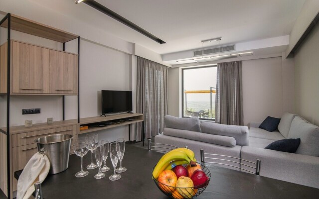 Serenity Suites Sea View 3