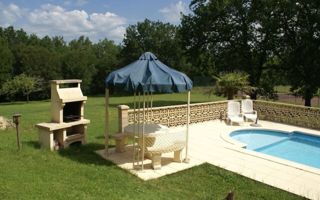 Beautiful Villa with Tennis Court in Dordogne, France