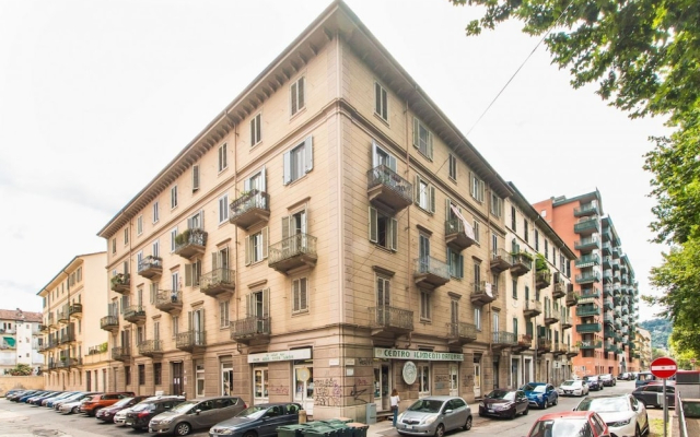 Vanchiglietta Roomy Apartment