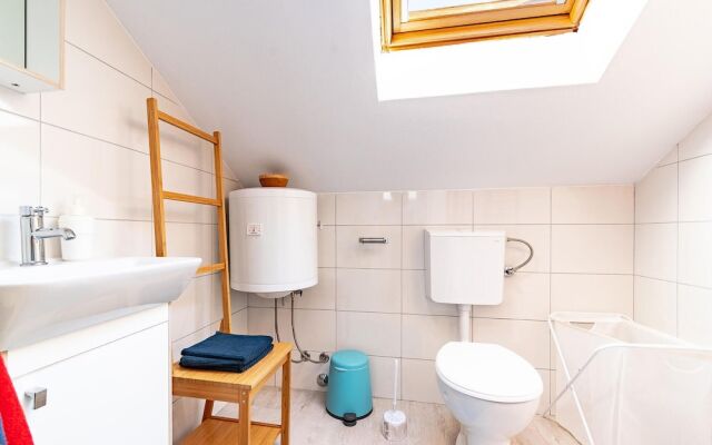 Amazing Home in Kneze With Wifi and 4 Bedrooms