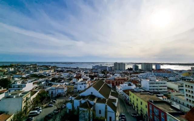 FLH Faro Family Flat with Balcony