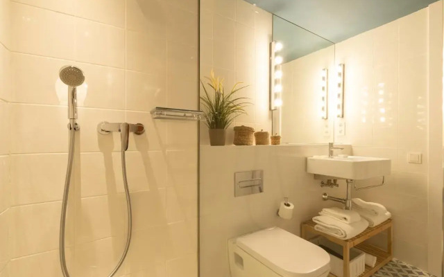 Port Plaza Apartments