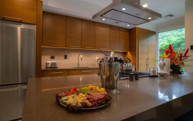 - Casa Cenizaro Six Bedroom Private Pool Family