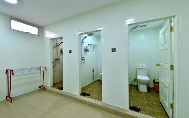 Backpacker Hostel - Adults Only