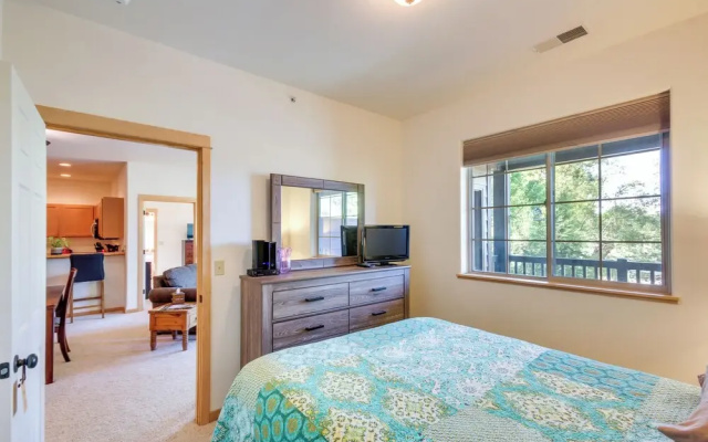 Cozy Livingston Condo w/ Balcony & Mtn View!