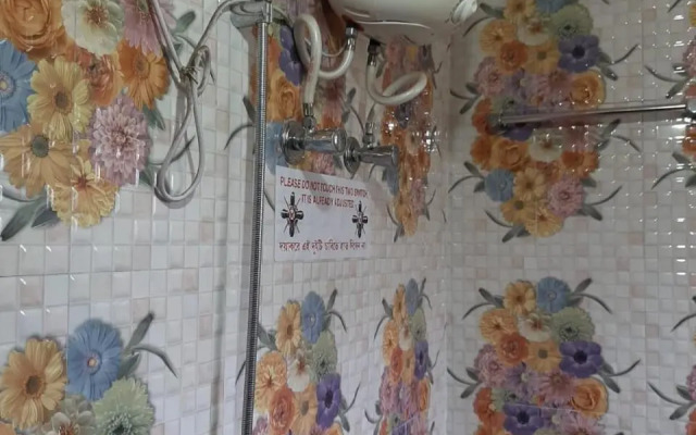 Red Pine Guest House (Indians Only)