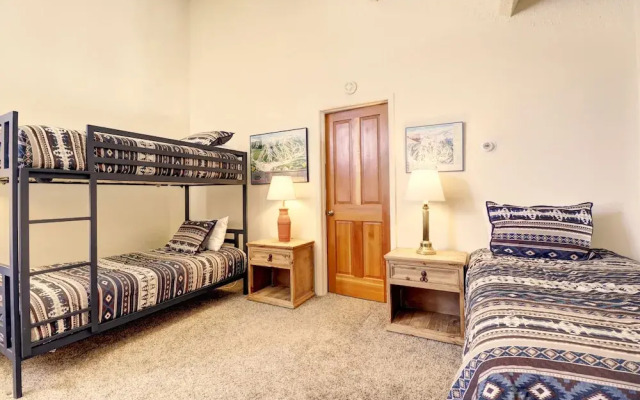 Alluring Lofty Condo In East Village - PG310 by RedAwning