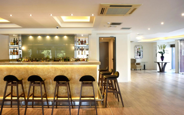 Athens Avenue Hotel