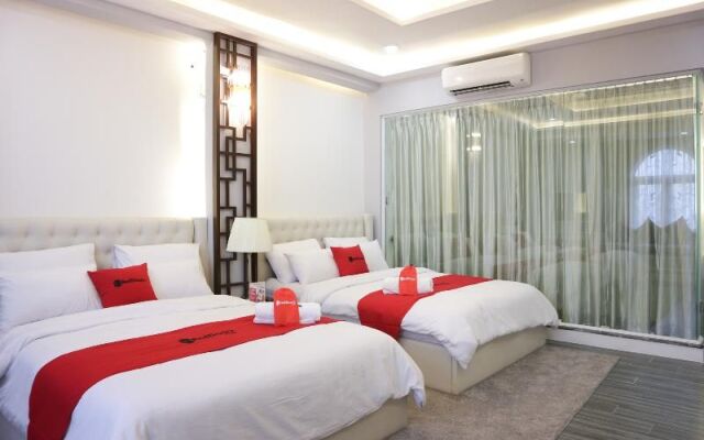 RedDoorz Premium @ Nguyen Oanh Street