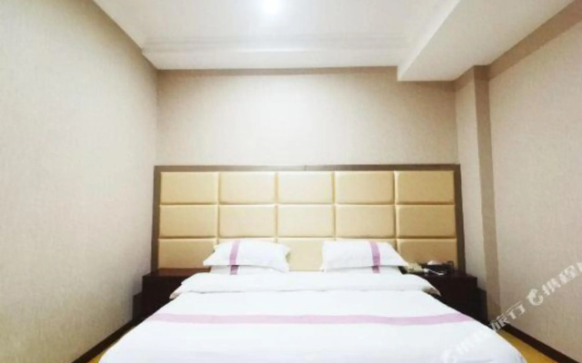 Tuwo Holiday Hotel (Guiyang Railway Station Shachong Road Subway Station)