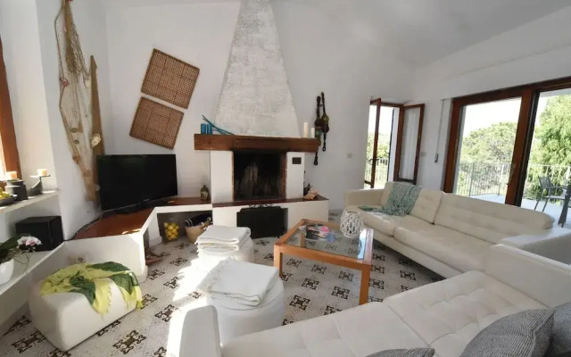 Belvilla by OYO Villa Alexa