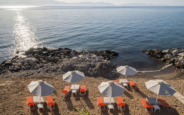 Beachfront Modern Flat-Breakfast Included