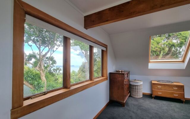 The Kauri Retreat - Sea Views & Spa Pool