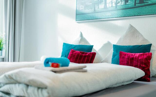 Helle Wohnung mit Balkon in grünen Innenhof - W-LAN, 4 Schlafplätze