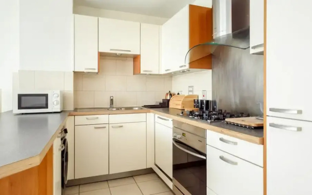Starboard - Spacious Two-bedroom Apartment