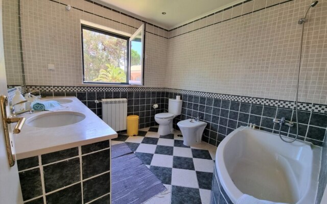 Villa Fati in Pen Nsula de Tr ia