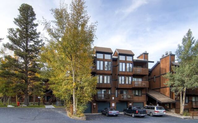 Four O'Clock Lodge by RedAwning