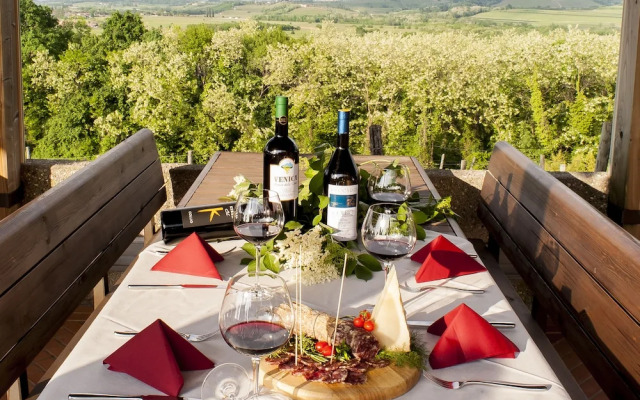 Elliot Osteria e Dormire in collina