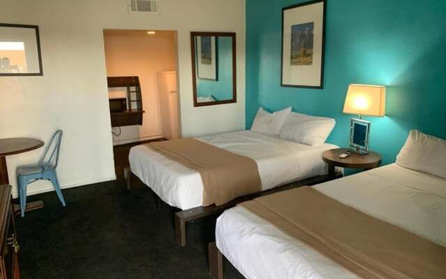 Desert Hills Motel
