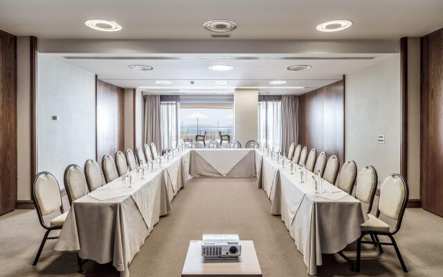 Sesimbra Oceanfront Hotel