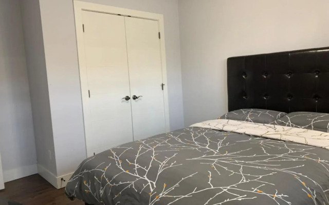 Spacious Burnaby Guest Home