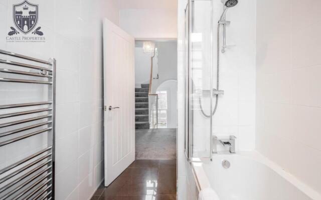 Castle Properties: The Sovereign 5 Bed Town House