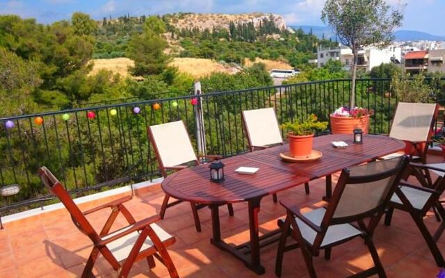 Cozy Apartment in Acropolis With Roof Garden