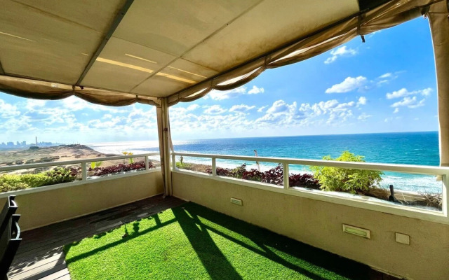 Luxurious Sea View 3BR Pool Spa and Gym