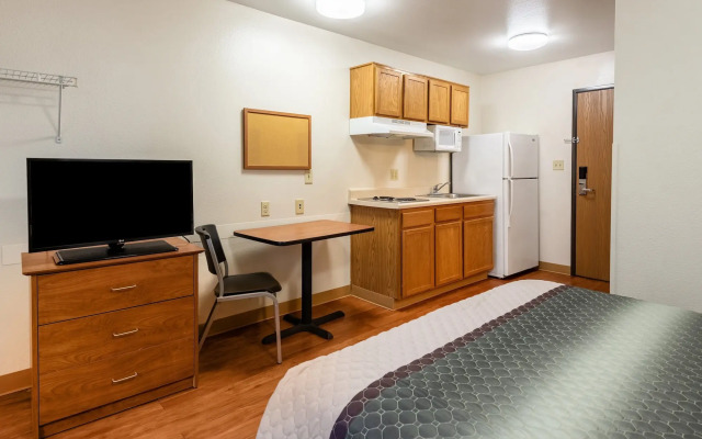 HomeTowne Studios by Red Roof Columbus