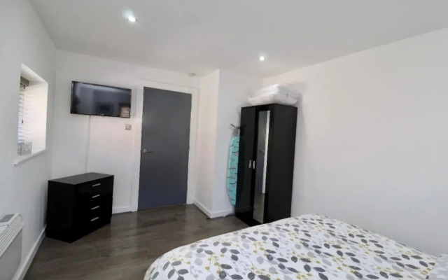 Campbell Square Apartment