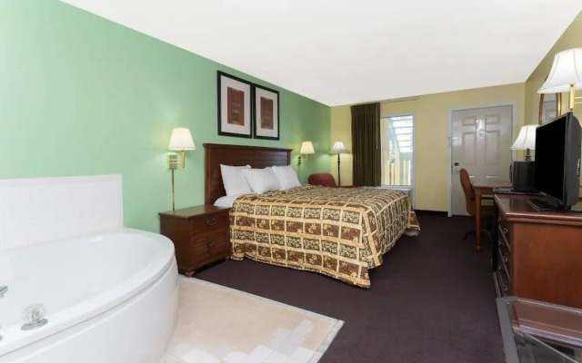 Days Inn by Wyndham Lamont/Monticello