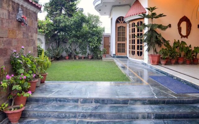 OYO 5634 IVY Stays - Manoj Pandey Chowk