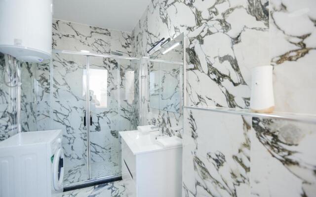 Miku Apartment-Spectacular 1BD At Komuna e Parisit