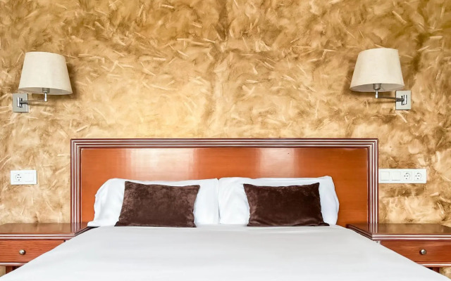 Los Arces de Isla Hotel & Apartamentos