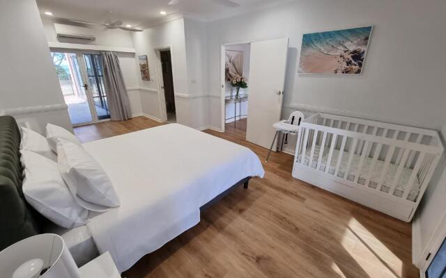 Absolute Beachfront 4 Bedroom Luxury Holiday Home