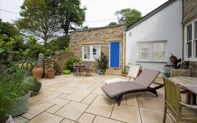 The Vicarage Newlyn 1 Bed River View Parking