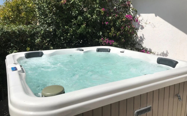 Elisa Seaside Luxury Suite Private hot Tub, Beach