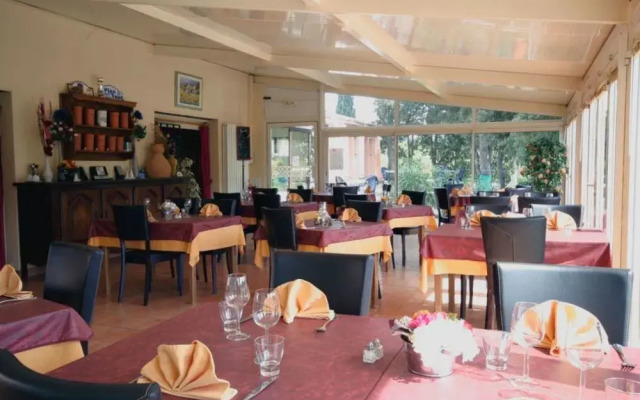 Le Relais Des Lavandins