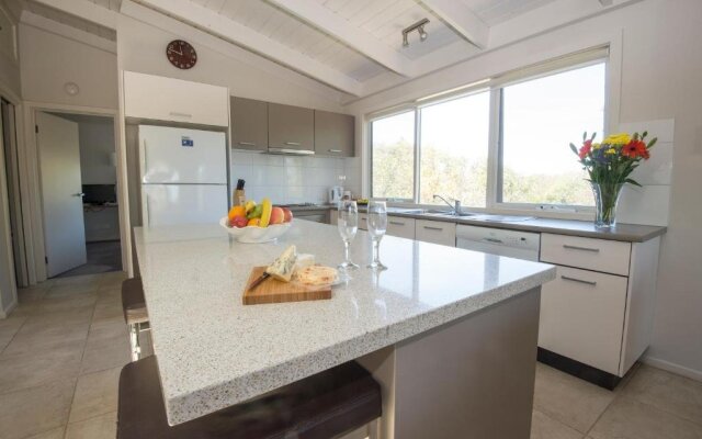 The Lakes Beachfront Holiday Retreat