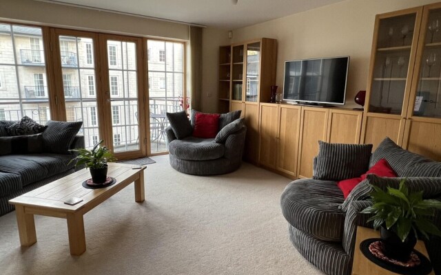 Amazing Marina View Apartment With Balcony Bristol