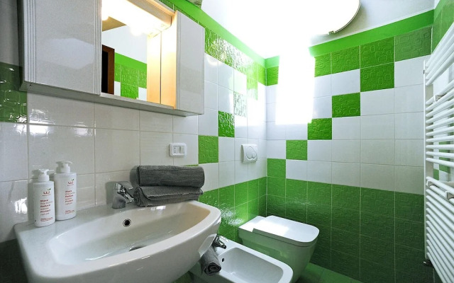 Uno Sguardo sui Tetti by Wonderful Italy