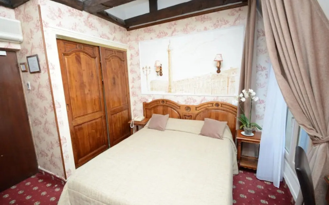 Familia Hotel